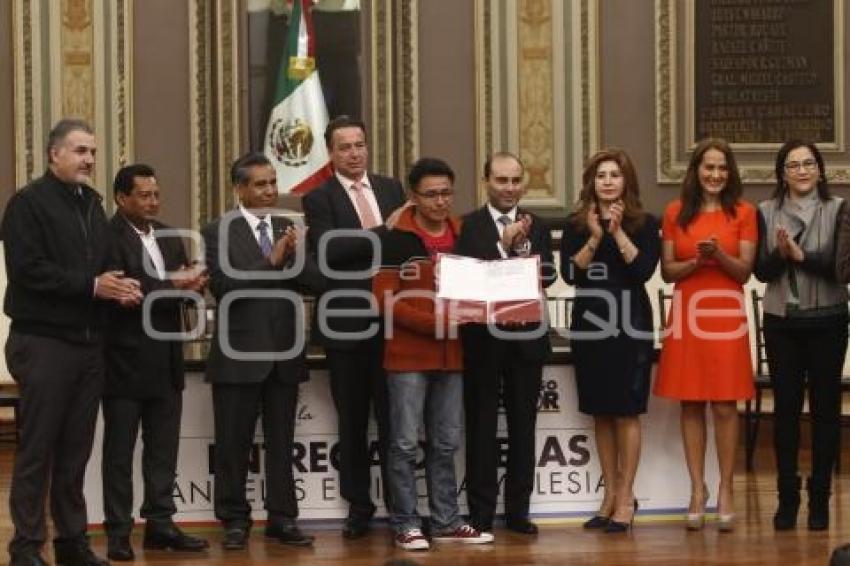 ENTREGA DE BECAS ÁNGELES ESPINOSA YGLESIAS