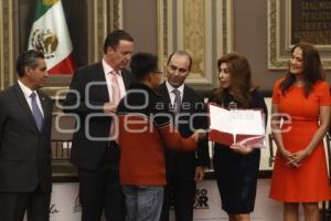 ENTREGA DE BECAS ÁNGELES ESPINOSA YGLESIAS