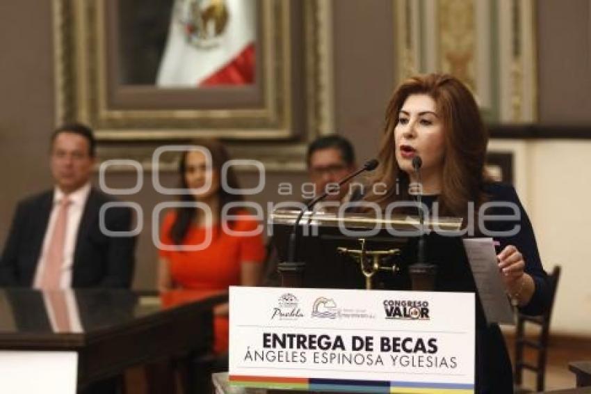 ENTREGA DE BECAS ÁNGELES ESPINOSA YGLESIAS