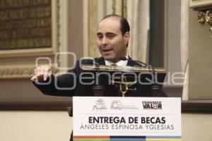 ENTREGA DE BECAS ÁNGELES ESPINOSA YGLESIAS