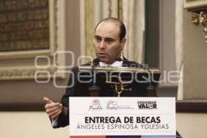 ENTREGA DE BECAS ÁNGELES ESPINOSA YGLESIAS