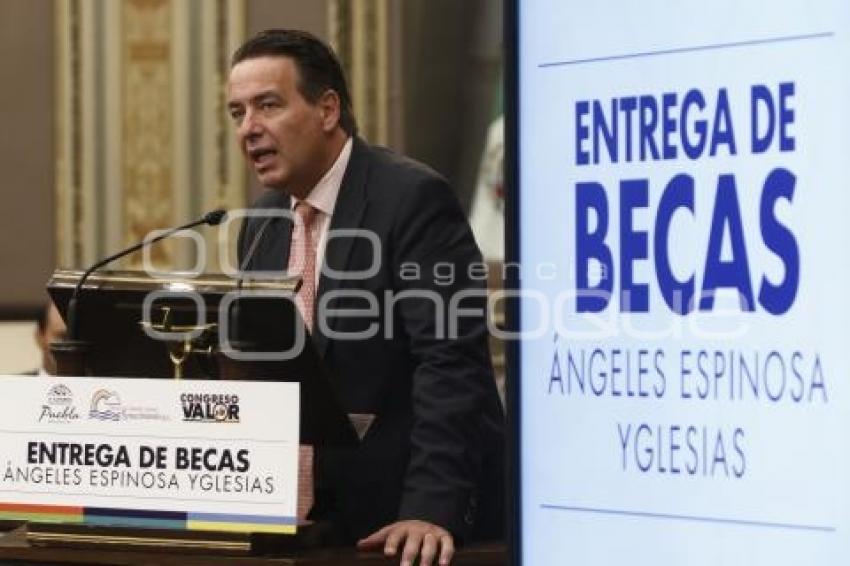 ENTREGA DE BECAS ÁNGELES ESPINOSA YGLESIAS