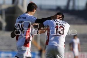 FÚTBOL . LOBOS VS CORAS