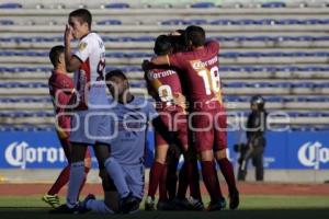 FÚTBOL . LOBOS VS CORAS