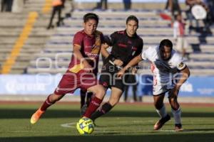 FÚTBOL . LOBOS VS CORAS