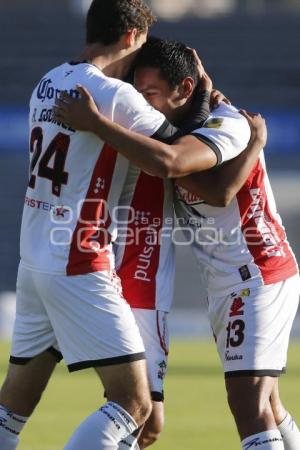 FÚTBOL . LOBOS VS CORAS