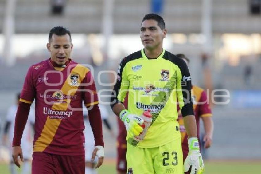 FÚTBOL . LOBOS VS CORAS