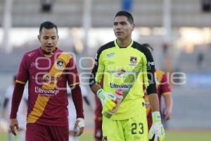 FÚTBOL . LOBOS VS CORAS