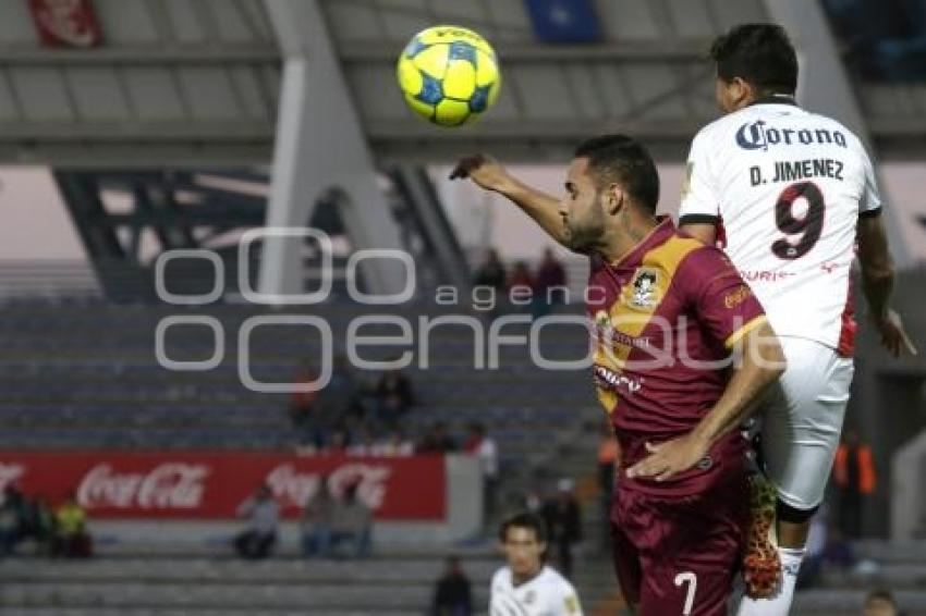 FÚTBOL . LOBOS VS CORAS