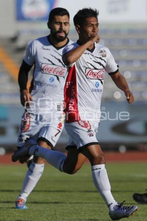 FÚTBOL . LOBOS VS CORAS