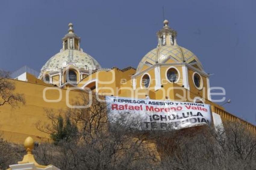 COLOCAN MANTA EN CHOLULA