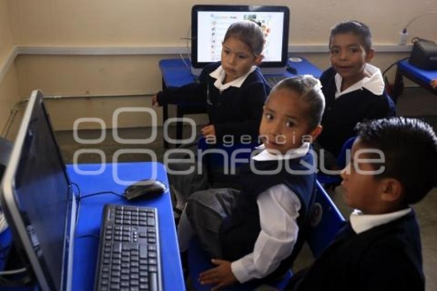 ANTONIO GALI . EQUIPAMIENTO AULAS