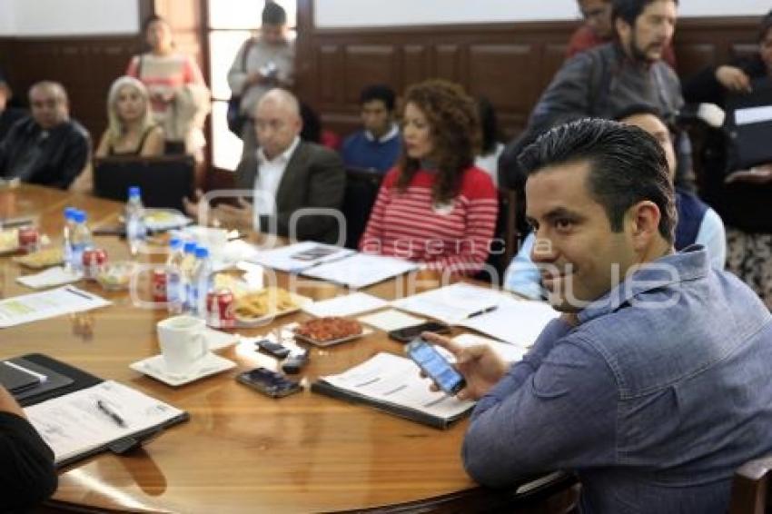 COMISIÓN DE MOVILIDAD . REGIDORES