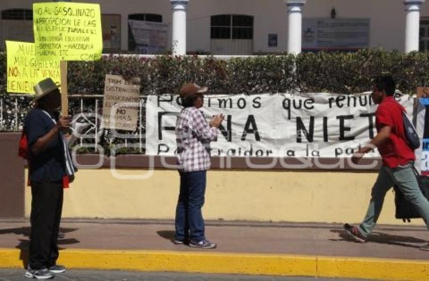 MARCHA CONTRA EL GASOLINAZO . ACATLÁN