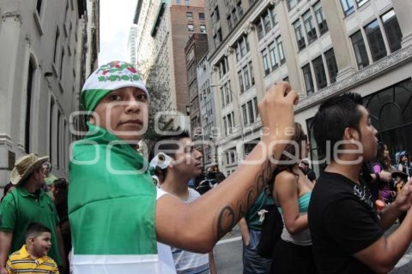 NUEVA YORK . MEXICANOS