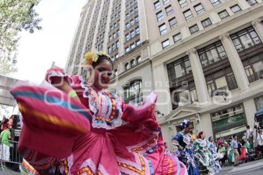 NUEVA YORK . MEXICANOS