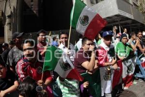 NUEVA YORK . MEXICANOS