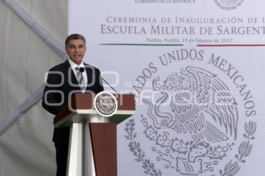 ENRIQUE PEÑA NIETO . ESCUELA MILITAR DE SARGENTOS