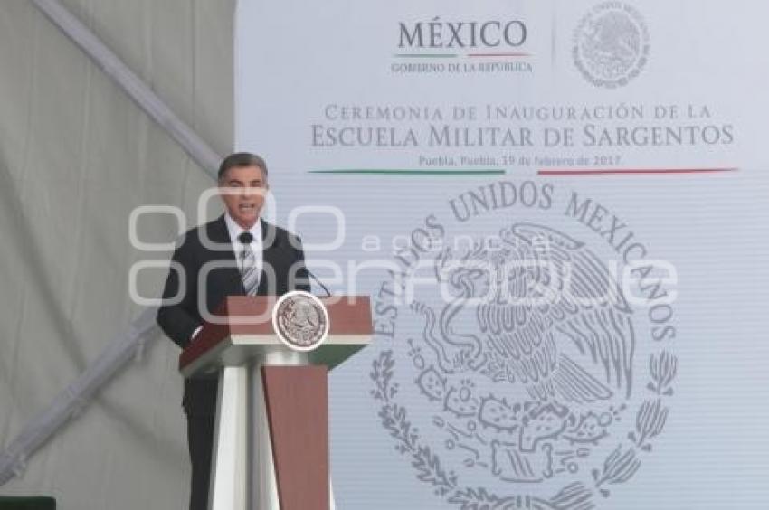 ENRIQUE PEÑA NIETO . ESCUELA MILITAR DE SARGENTOS