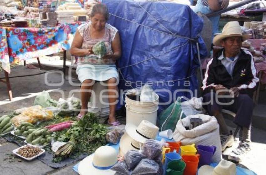 MERCADO . ACATLÁN