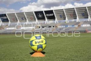 FÚTBOL . LOBOS VS ZACATEPEC