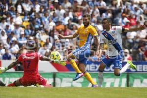 FÚTBOL . CLUB PUEBLA VS TIGRES
