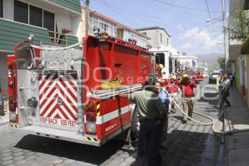 TEHUACAN. INCENDIO CASA HABITACIÓN