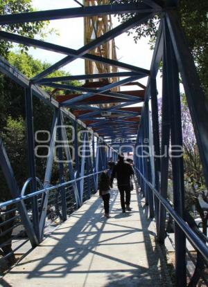 PUENTE PEATONAL