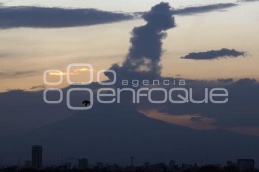 VOLCÁN POPOCATÉPETL . FUMAROLA