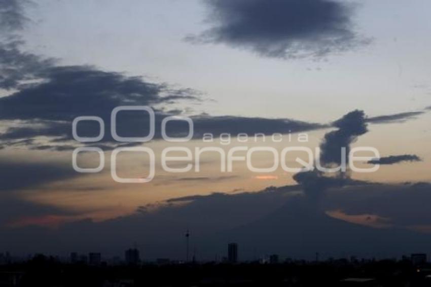 VOLCÁN POPOCATÉPETL . FUMAROLA