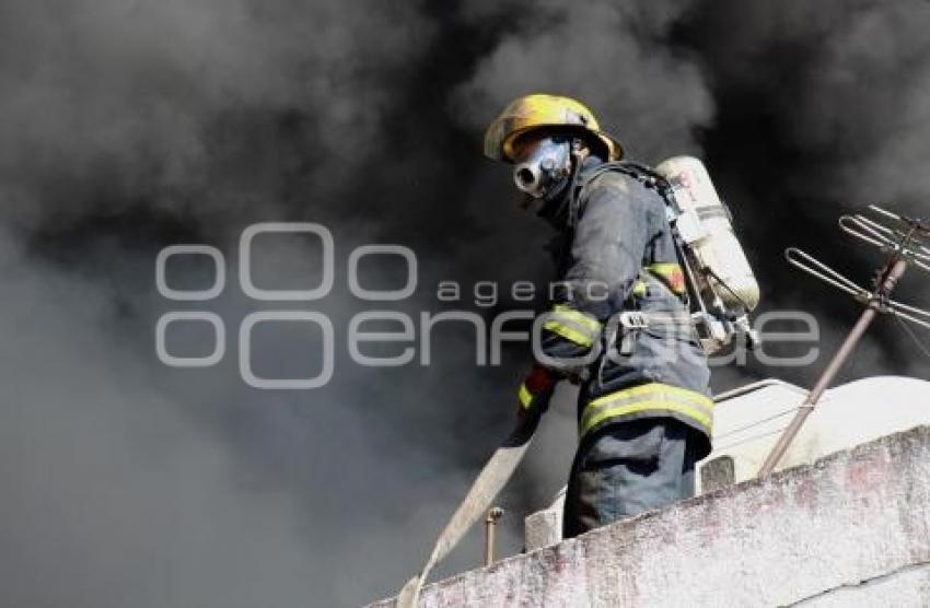 INCENDIO RECICLADORA . CALERAS