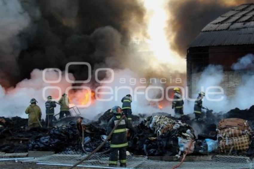 INCENDIO RECICLADORA . CALERAS