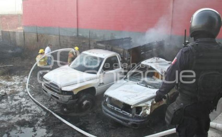 INCENDIO DE AUTOS . TEHUACÁN