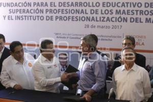 GOBIERNO . FIRMA DE CONVENIO . SNTE