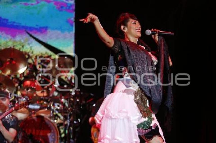 FERIA DE PUEBLA . LILA DOWNS