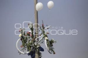 BICICLETA BLANCA