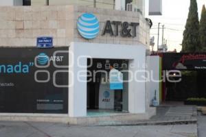 CRISTALAZO .  AT&T