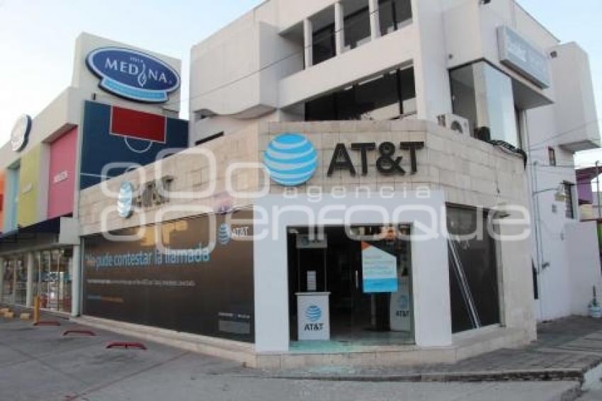 CRISTALAZO .  AT&T