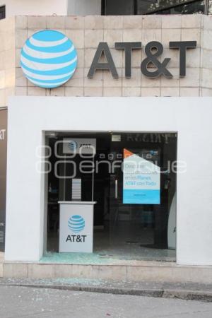 CRISTALAZO .  AT&T