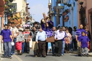 SEMANA SANTA . ENGRILLADOS