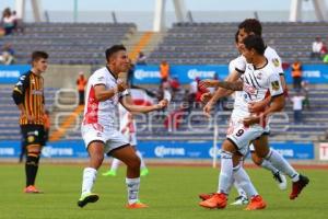 FÚTBOL . LOBOS VS LEONES NEGROS