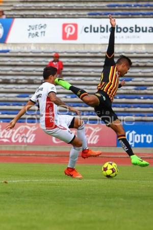 FÚTBOL . LOBOS VS LEONES NEGROS