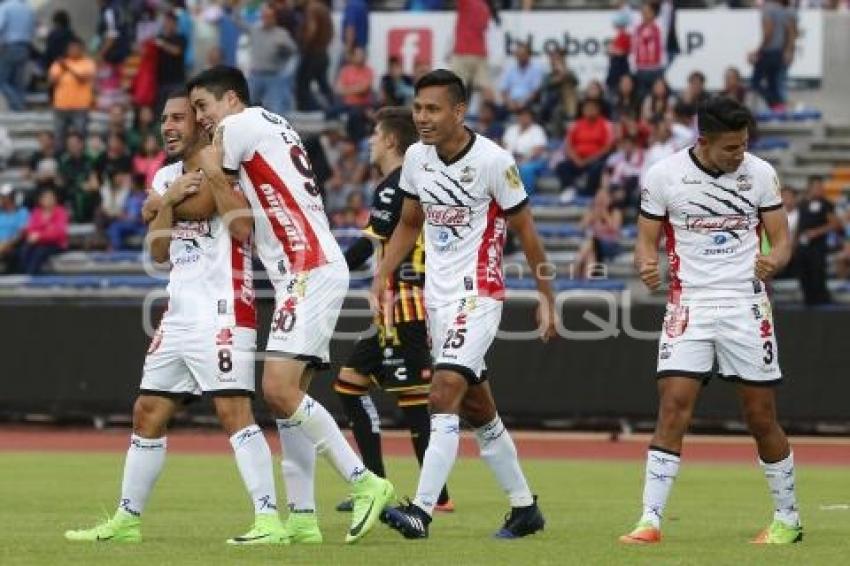 FÚTBOL . LOBOS VS LEONES NEGROS