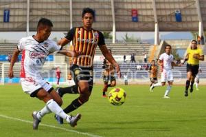 FÚTBOL . LOBOS VS LEONES NEGROS