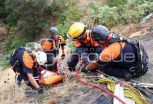 MUERTA EN BARRANCA . JARDÍNES LA RESURRECCIÓN