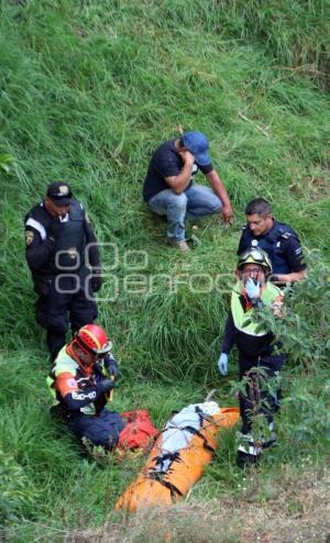 MUERTA EN BARRANCA . JARDÍNES LA RESURRECCIÓN