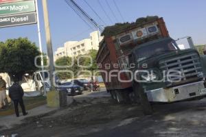 HUNDIMIENTO DE CAMIÓN