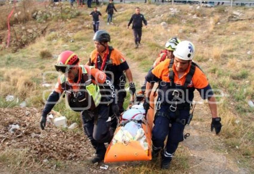 MUERTA EN BARRANCA . JARDÍNES LA RESURRECCIÓN