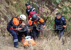 MUERTA EN BARRANCA . JARDÍNES LA RESURRECCIÓN