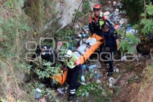 MUERTA EN BARRANCA . JARDÍNES LA RESURRECCIÓN